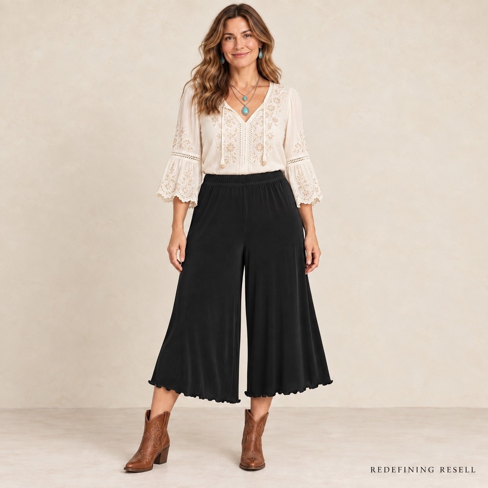 Chicos Travelers Black Wide Leg Gaucho Pants Lettuce Edge Size 1 M Cropped